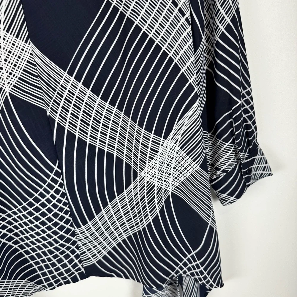 Carmen Marc Valvo Navy and White Button Down Abstract Blouse Uneven Hem ~ Small - Picture 8 of 11